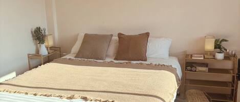 Appartement classique, vue sur la colline