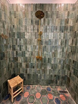 Shower, hair dryer, towels, soap - Exclusive Riad Marrakech (Marrakesh)