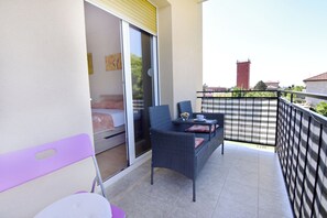 Departamento, 2 habitaciones, balcón, vista a la ciudad | Balcón