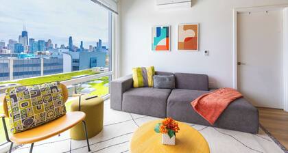 4BR Modern Urban Escape, Walk to Zoo, Lakefront & Red Line