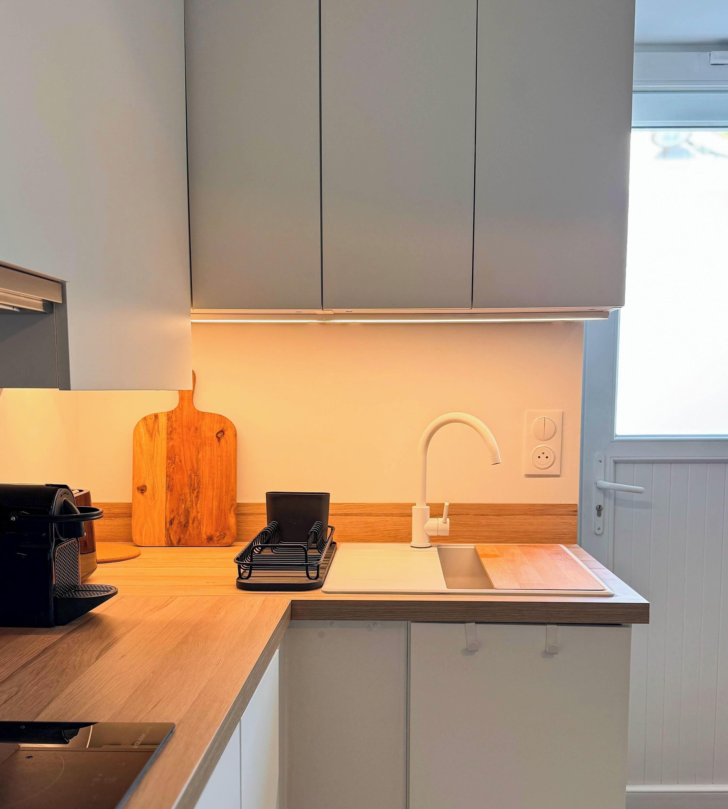 Fridge, microwave, coffee/tea maker, electric kettle