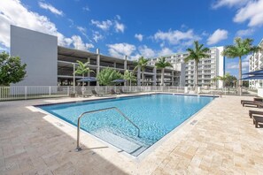 Seasonal outdoor pool - Landing Apartments Homestead near Naranja (Homestead)