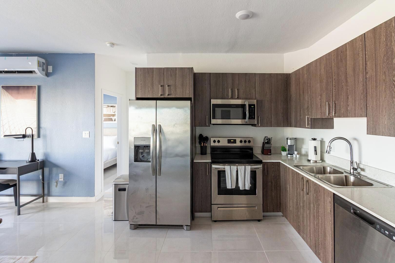 Apartment (2 Bedrooms) | Private kitchen | Coffee/tea maker, fridge