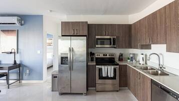 Apartment (2 Bedrooms) | Private kitchen | Coffee/tea maker, fridge