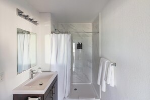 Bathroom - Landing Apartments Homestead near Naranja (Homestead)