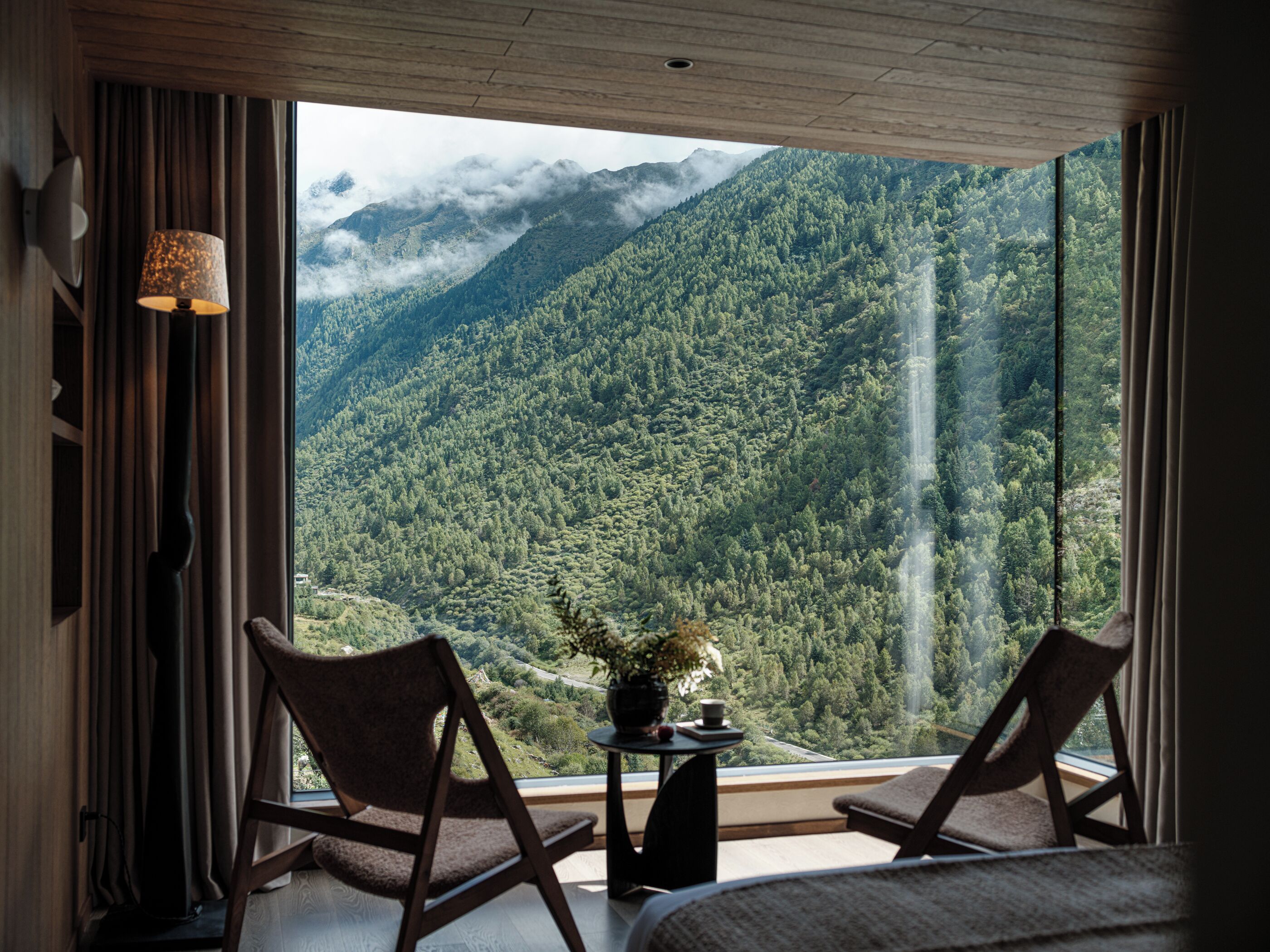 Suite Premier, vistas a la montaña | Decoración individual y espacio para trabajar con un portátil