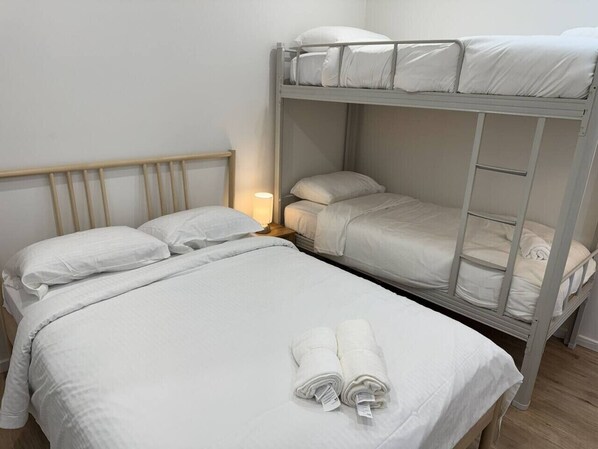 Desk, iron/ironing board, WiFi, bed sheets