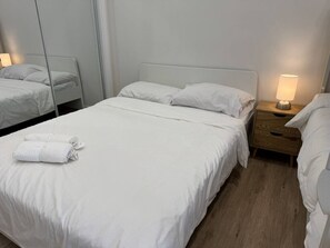 Desk, iron/ironing board, WiFi, bed sheets