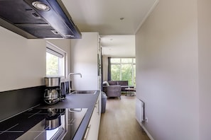 Coffee/tea maker, fridge, microwave, stovetop
