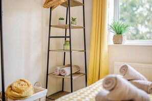 3 bedrooms, iron/ironing board, free WiFi, bed sheets - Central Cactus Luxurious Home | Free Parking 10PPL (Sheffield)