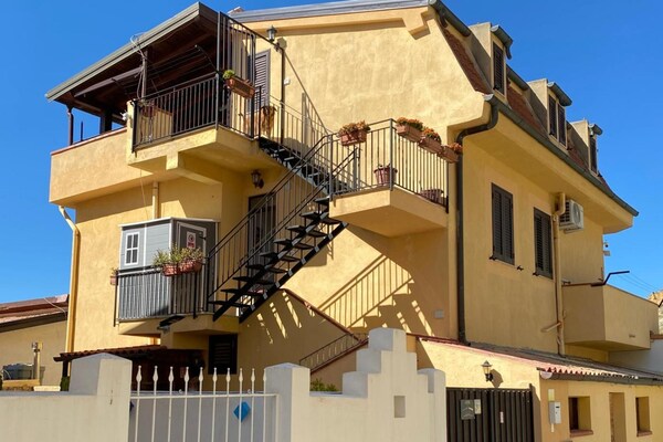 Apartment Sleeps 3 - Private Garden - Pets Welcome - Realmonte