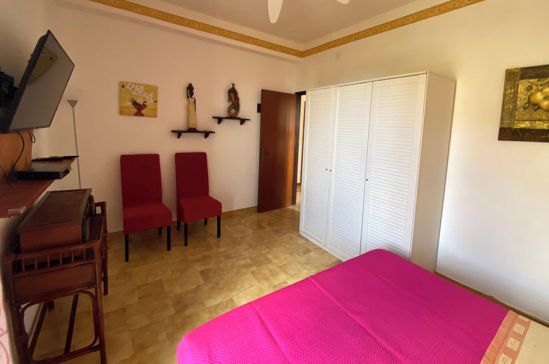 1 kamar tidur, setrika/meja setrika, Wi-Fi gratis, dan seprai linen