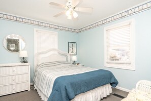 4 bedrooms, free WiFi - Wynn's Way- 4BR, Dog Friendly, Ocean Views (Surf City)