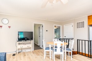 Dining - Wynn's Way- 4BR, Dog Friendly, Ocean Views (Surf City)