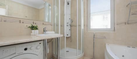 Shower, hair dryer, towels, shampoo