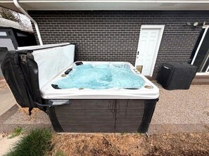 Bañera de hidromasaje al aire libre