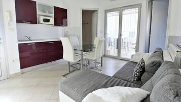 Appartement, 2 chambres, balcon, vue ville | Salle de séjour