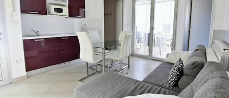Appartement, 2 chambres, balcon, vue ville | Salle de séjour