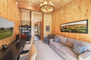 Smart TV, fireplace, ping pong, stereo - Monthly Lease - Edgewood at Lahontan by Tahoe Getaways - 4BR Pet-Friendly w Hot Tub (Truckee)