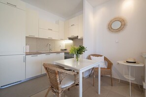 Fridge, oven, dishwasher, coffee/tea maker - Melia Mare Seaview Apartment by Rentals Pro - Fourka Halkidiki (Fourka)