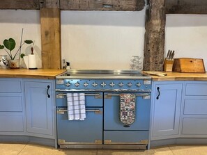 Private kitchen - Luxury historic barn near Ludlow (Oldwood)