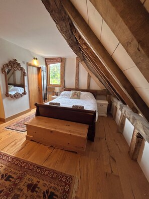3 habitaciones, tabla de planchar con plancha, wifi y ropa de cama 