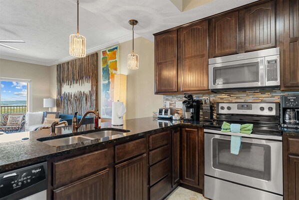 Condo, Berbilang Katil, Balcony (The Royal Overlook) | Dapur peribadi