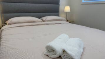 2 bedrooms, desk, iron/ironing board, WiFi