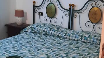 2 bedrooms, iron/ironing board, bed sheets, wheelchair access