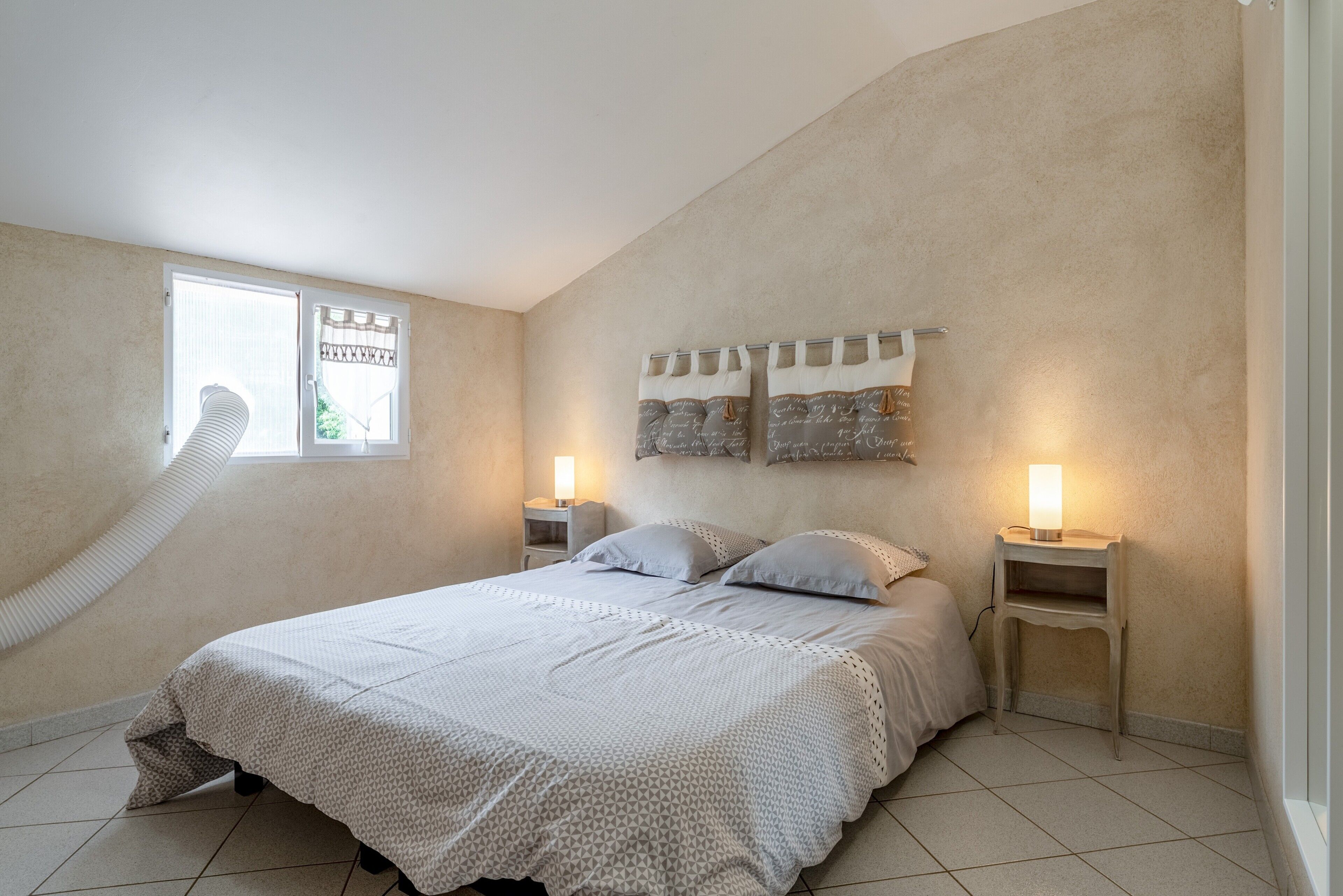 1 chambre, fer et planche à repasser, Wi-Fi, draps fournis