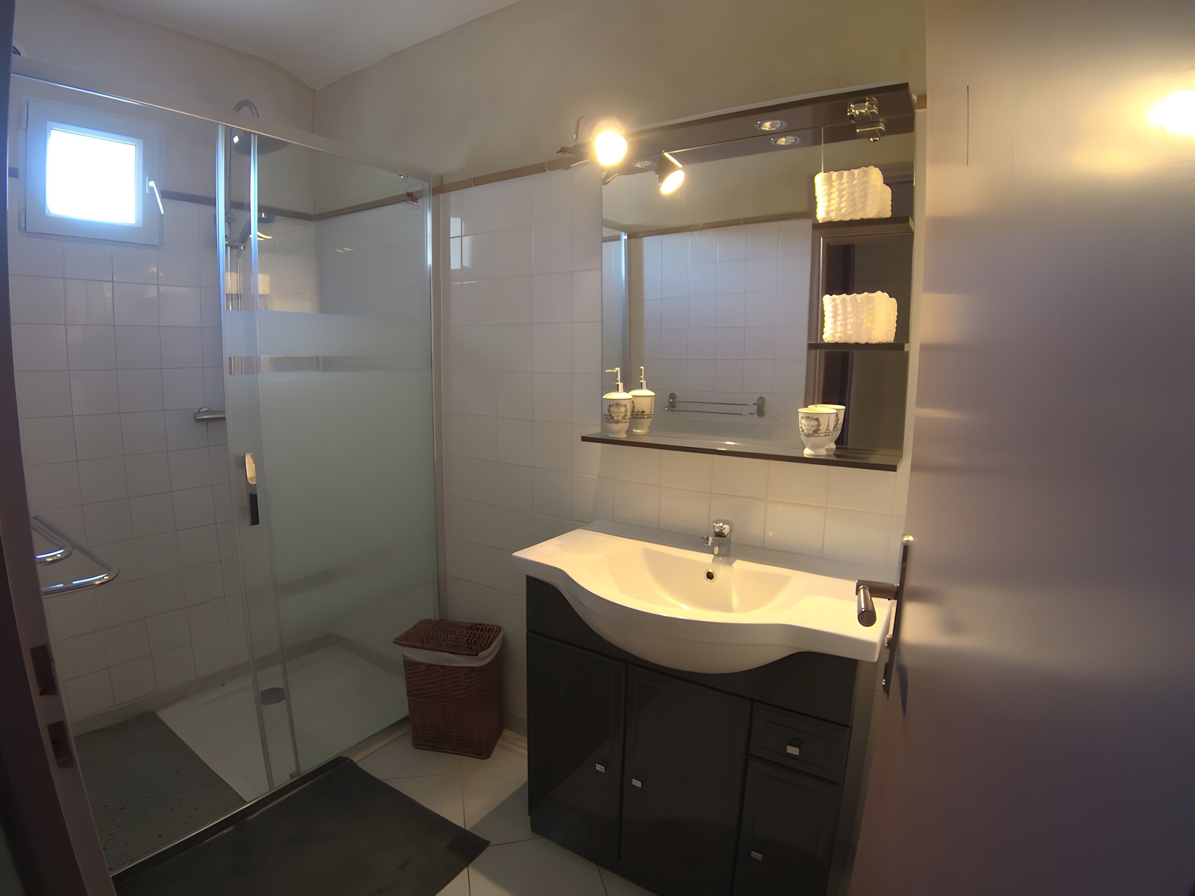 Dusche, Haartrockner, Handtücher