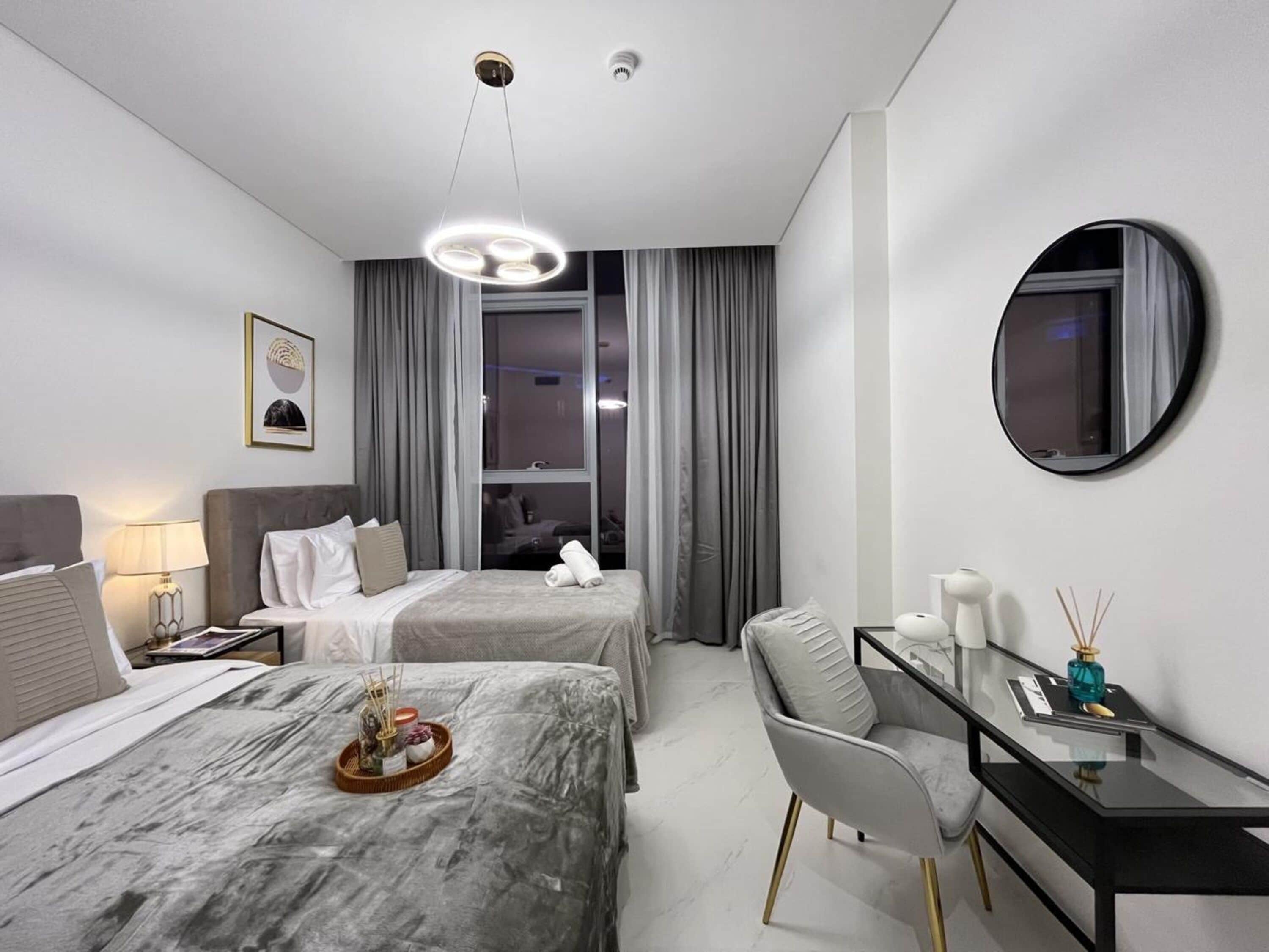 Deluxe Apartment, 3 Bedrooms, Non Smoking | Peti besi dalam bilik, langsir/tirai gelap terus 