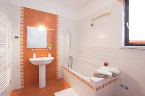 Apartment, 1 Schlafzimmer, Balkon, Stadtblick | Badezimmer