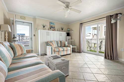 Charming 1 Bedroom, Two Bath Condo in Desirable North Ocean City