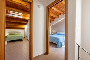 2 slaapkamers, een strijkplank/strijkijzer