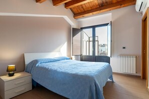 2 bedrooms, iron/ironing board - Comfortable 140 sqm apartment, accommodating up to 3 people, located on the first floor of a building (without an elevator).The property is located in Aci Castello, a charming seaside village just outside Catania, just steps from the famous Norman Castle (Aci Castello)