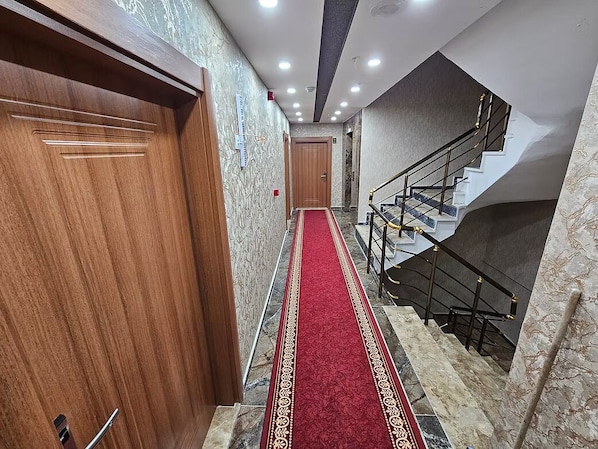المنشأة من الداخل
