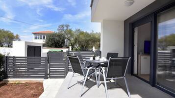 Apartment, 1 Bedroom, Patio, City View | Outdoor dining