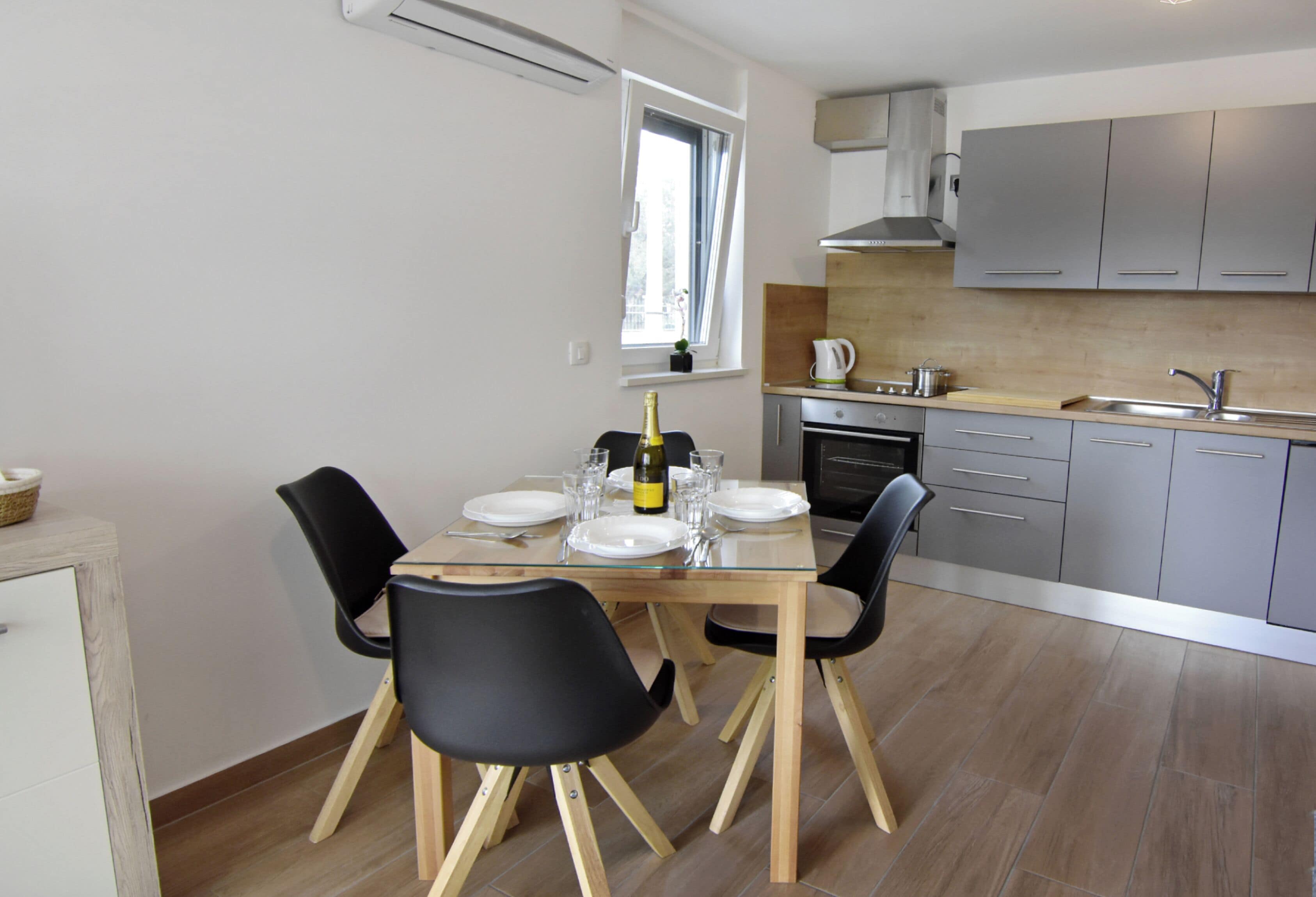 Appartement, 1 chambre, patio, vue ville | Salle à manger