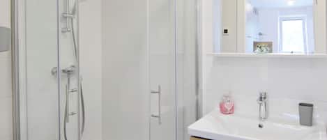 Appartement, 1 chambre, patio, vue sur la ville | Salle de bain
