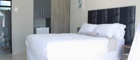 Desk, laptop workspace, iron/ironing board, free WiFi