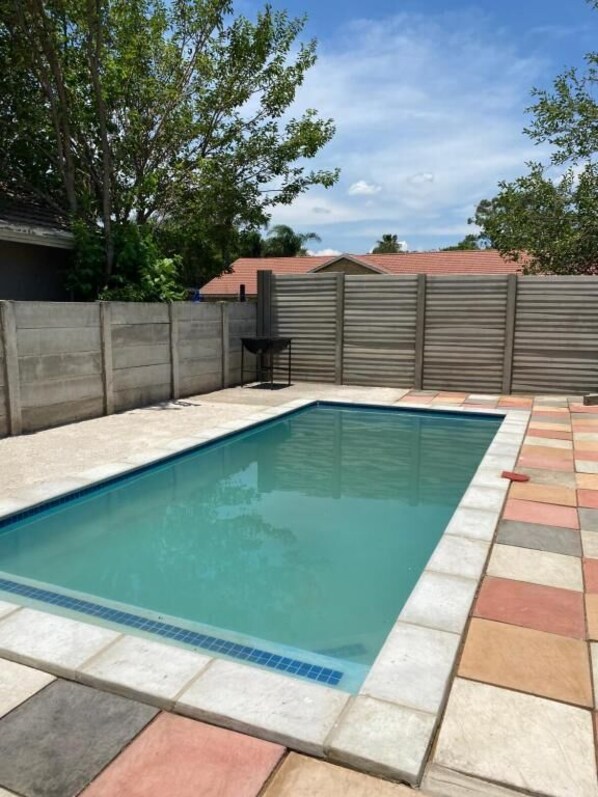 5 outdoor pools