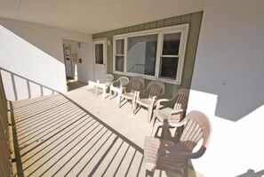 Terrace/patio - Spacious, quaint 2-bedroom condo with free WiFi and a convenient midtown location just a block from the beach! (Ocean City)