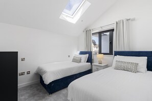 Room - Teign View is set high above the Teign Estuary with panoramic sea views (Teignmouth)