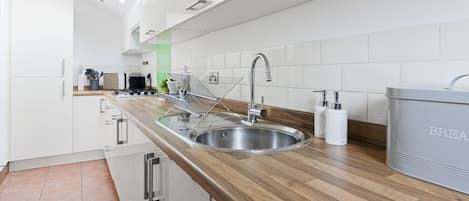 Refrigerador, microondas, horno y lavavajillas