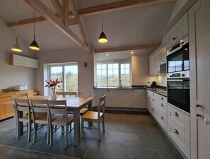 Private kitchen - Peaceful cottage with lovely views.  Great for relaxing with family and friends. (Tawstock)