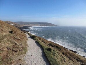 Beach nearby - Peaceful cottage with lovely views.  Great for relaxing with family and friends. (Tawstock)