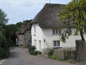 Exterior - Peaceful cottage with lovely views.  Great for relaxing with family and friends. (Tawstock)