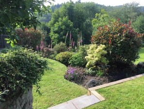 Property grounds - Peaceful cottage with lovely views.  Great for relaxing with family and friends. (Tawstock)