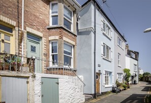 Exterior - Limpet Cottage is a quirky, character-filled, dog-friendly home in Brixham (Brixham)